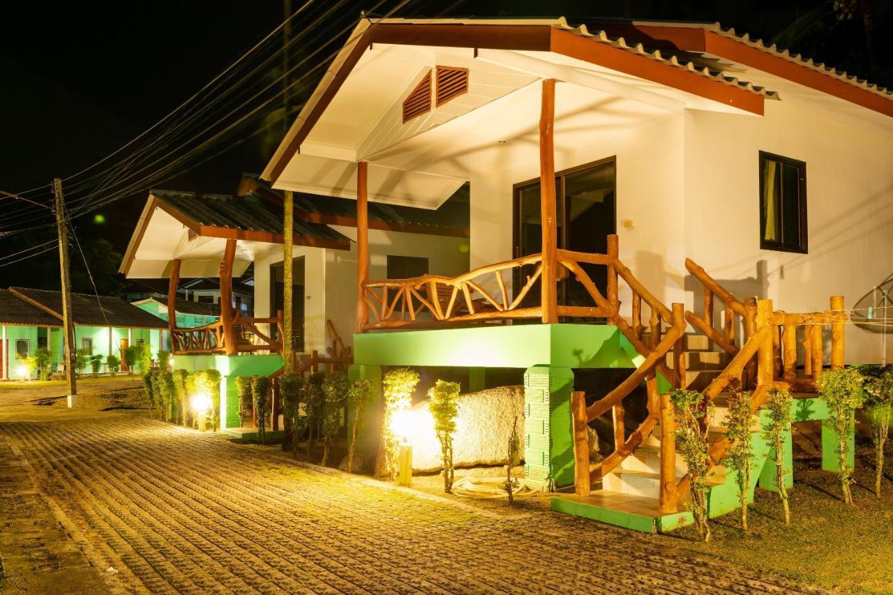 One More Night Beach Resort Baan Khai Exterior photo